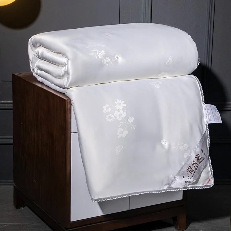 100-Cotton-Fabric-and-Silk-Filling-Skin-Friendly-Quilt-for-Best-Sleeping