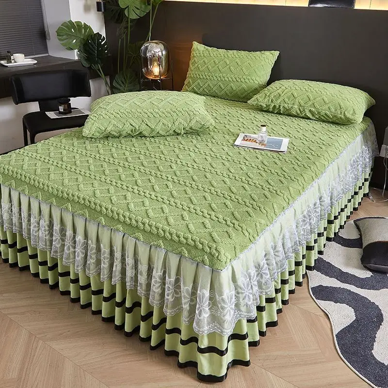 Bed-Skirt-Thickened-Warm-Milk-Velvet-Coral-Three-Piece-Set-Flannel-Bedding-Set-1