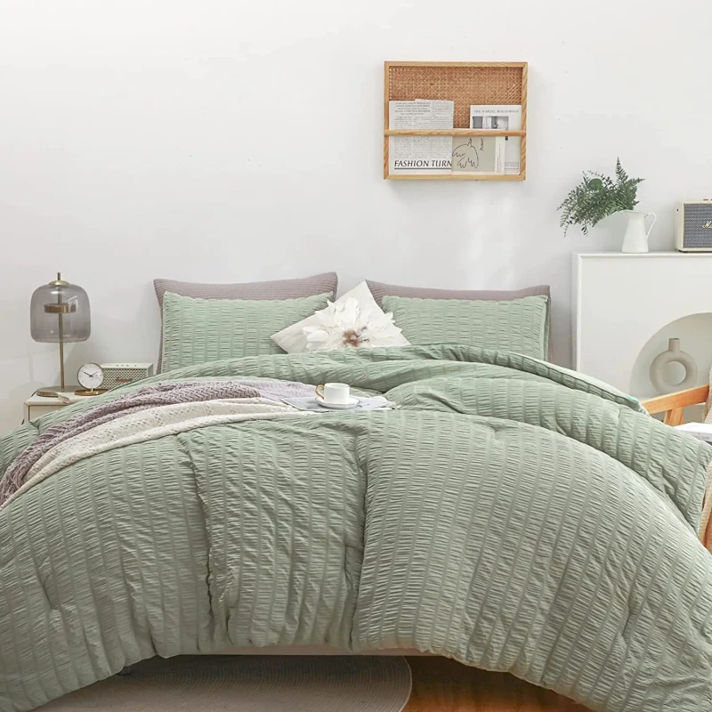 Bedding-Set-Green-Queen-and-King-Size-Comforter-with-Soft-Cotton-PVC-Filling-for-Hotel-Use-Fabric-Material