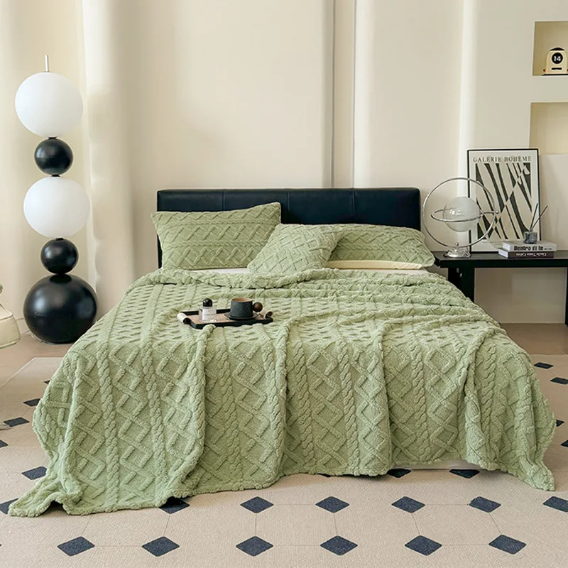 Cozy-Sleeping-Blanket-with-Character-Pattern-Europe-Style-Solid-Color-Thickening-Warmth-Supports-Order