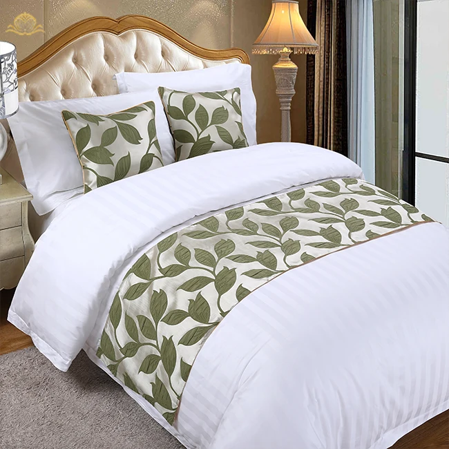 Custom-Hotel-Bed-Runner-and-Cushion-Sets-300TC-Festive-Decorative-Custom-Christmas-Collection