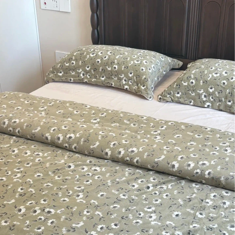 Custom-Light-Luxury-Household-Soft-Cloud-Wool-Floral-Printed-Patterns-Durable-Eco-Friendly-Bedding-Set