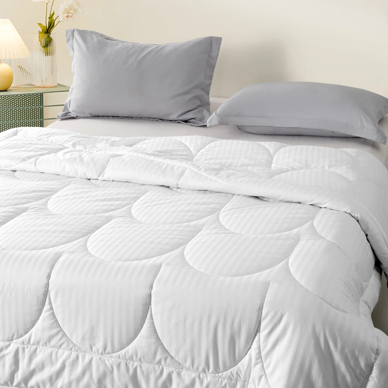 Custom-Warm-and-Comfortable-All-Season-High-Quality-100-Cotton-Casing-Box-Stitched-Down-Alternative-Fiber-Comforter