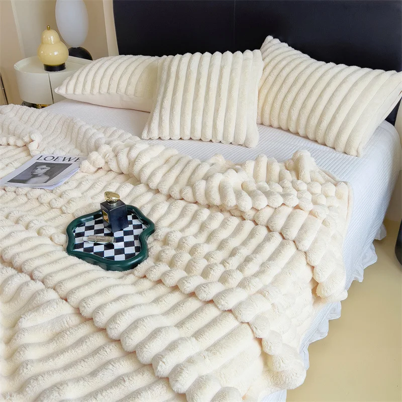 Elegant-Comfort-Warm-Polyester-Woven-Flannel-Fleece-Blanket-for-Winter-Skin-Friendly-Customizable-Solid-Striped-Design-for-Home