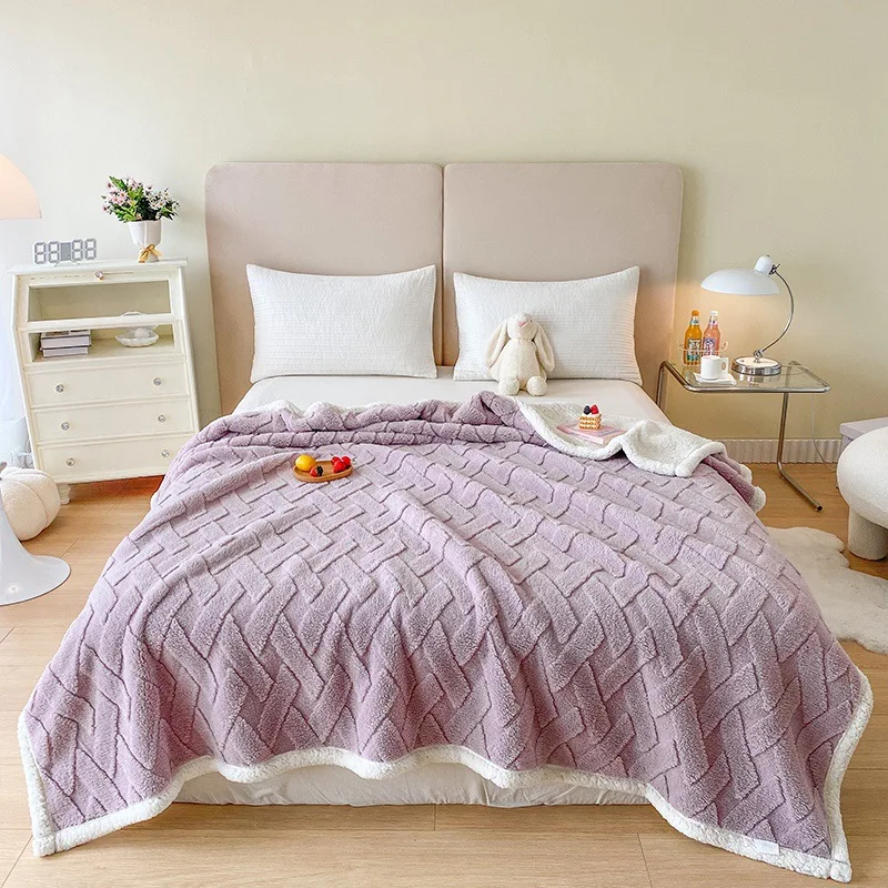 European-Style-Custom-Winter-Thickened-Blanket-Three-layer-Quilted-Milk-Fleece-Blanket-for-Bed