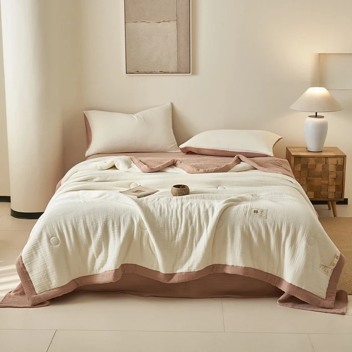 High-Quality-Double-Layered-Lightweight-Cotton-Quilt-for-Summer-Comfortable-Bedding-for-Household-Hotel-Use-Polyester-Filling
