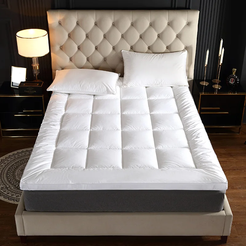 King-Size-Durable-Memory-Hybrid-Mattress-Topper-with-Quilted-Folding-Technique-Rolled-Packed-Hybrid-Pad