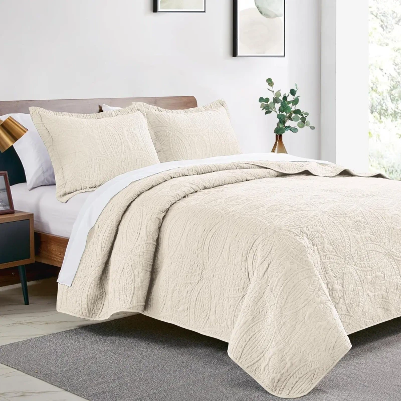 King-Size-Modern-Style-Coin-Pattern-Beige-Coverlet-Bedspreads-for-All-Season-106-x96