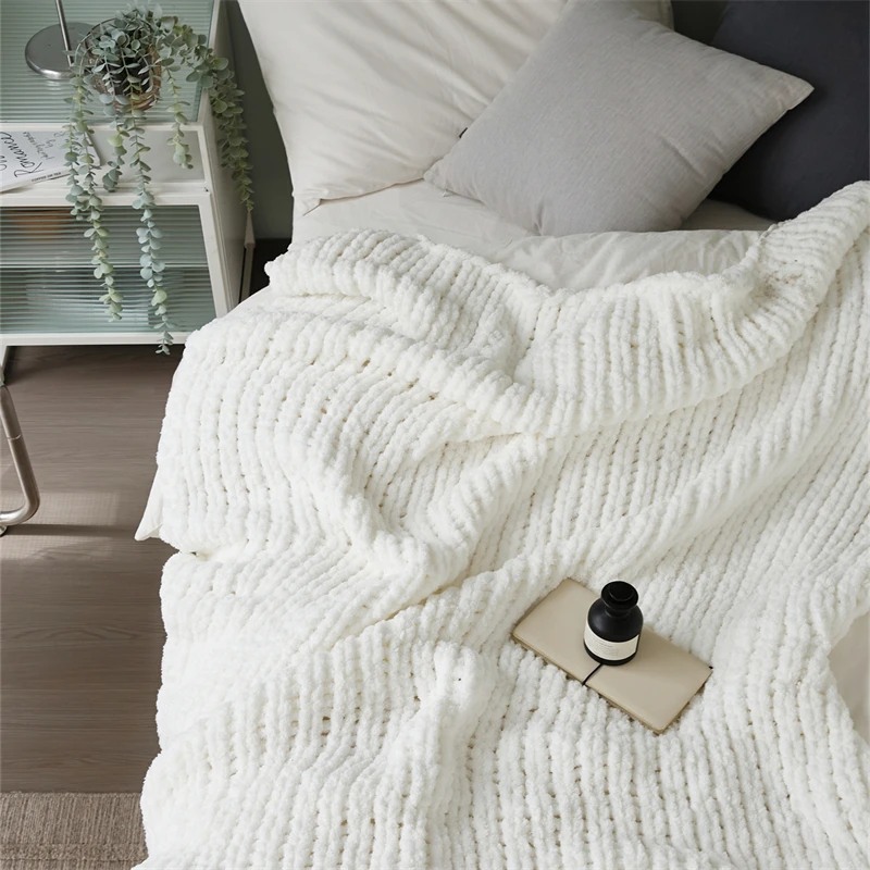 Knitted-100-Polyester-Sofa-Blanket-with-Plain-Design-Skin-Friendly-and-Breathable-All-Season-Use