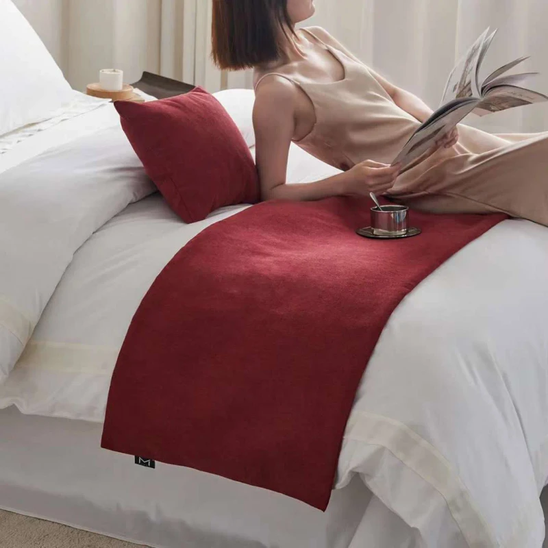 Luxury-5-Star-Hotel-Autumn-Designs-Bed-Runners-and-Cushion-Sets-Hotel-Bed-Runner-and-Pillows-Custom-Bed-Runner-Design