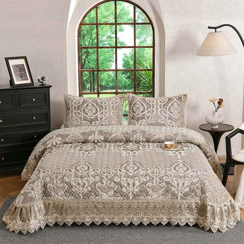 Luxury-Premium-European-Style-Lace-Ruffles-Jacquard-Embroidery-3Pcs-Bed-Cover-Set-with-Pillowcases-King-Size-Winter-Warm