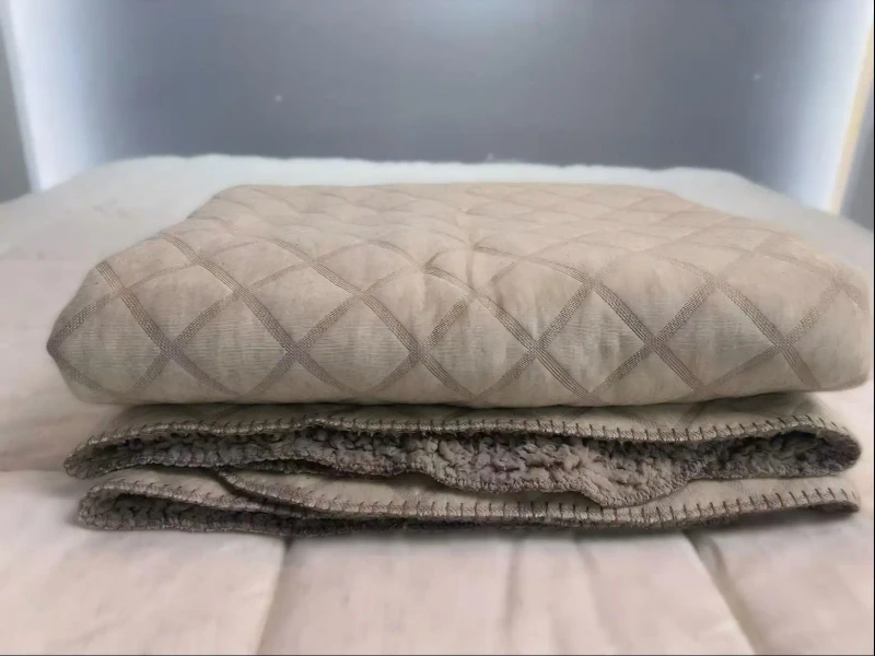 Modern-Office-Bed-Blanket-with-Knitted-Fabric-and-Polyester-Sherpa-Fabric-Lamb-Blanket-Warm-Travel-Blanket-Plain-Design