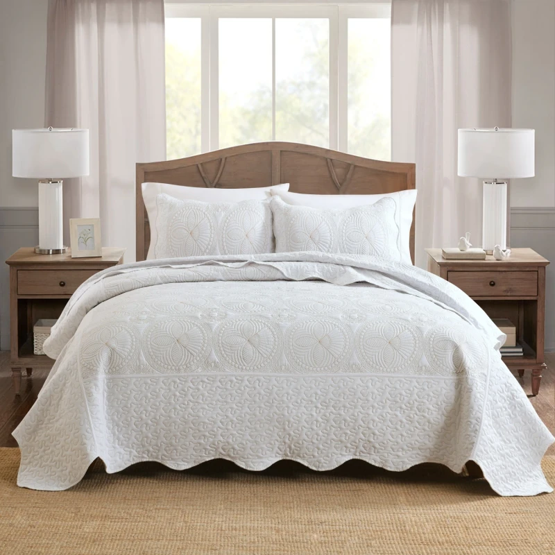 New-Style-Elegant-White-Embroidery-Floral-Pattern-Bedspread-Sets-3-Pcs-Coverlet-Pillow-Case-Queen-King-Size