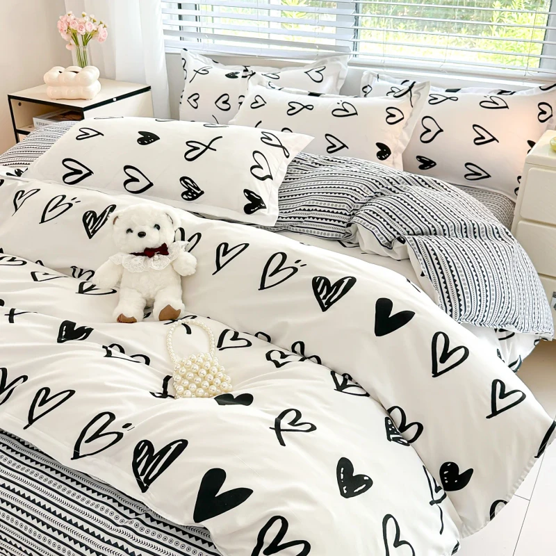 Nordic-Style-3-Piece-Duvet-Cover-Sheet-Set-Polyester-Black-and-White-Heart-Shape-Print