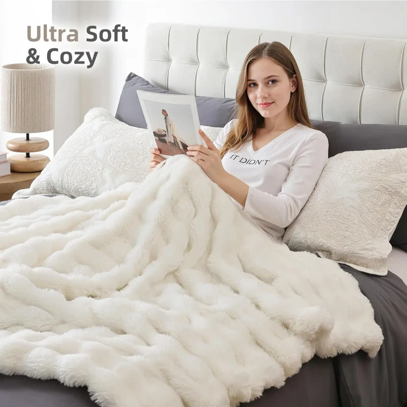 Soft-Fleece-Blanket-for-Couch-and-Sleeping