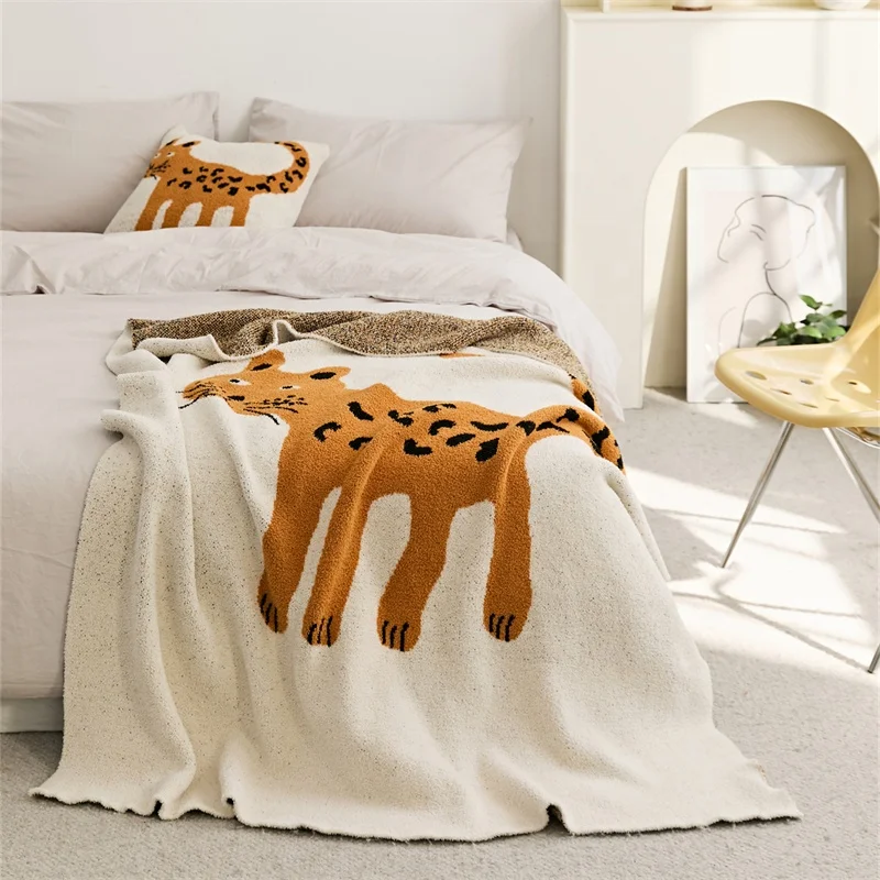 Soft-Microfiber-Cute-Kitten-Pattern-Knitted-Blanket-for-Room-Decoration