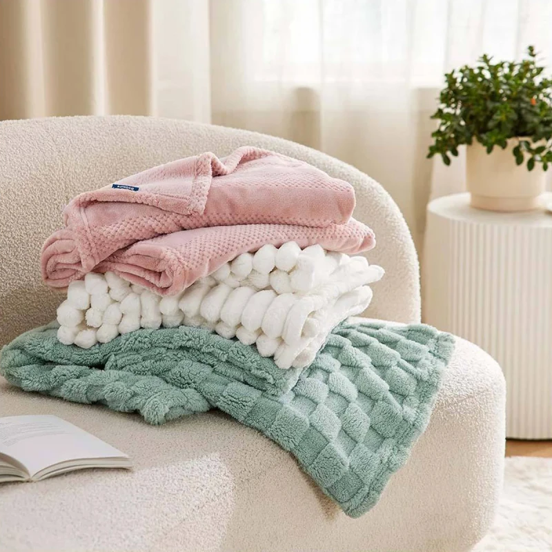 Super-Soft-Warm-Custom-Colorful-Plain-Silky-Fluffy-Striped-Flannel-Fleece-Throw-Blankets-for-Couch-Bed-Sofa