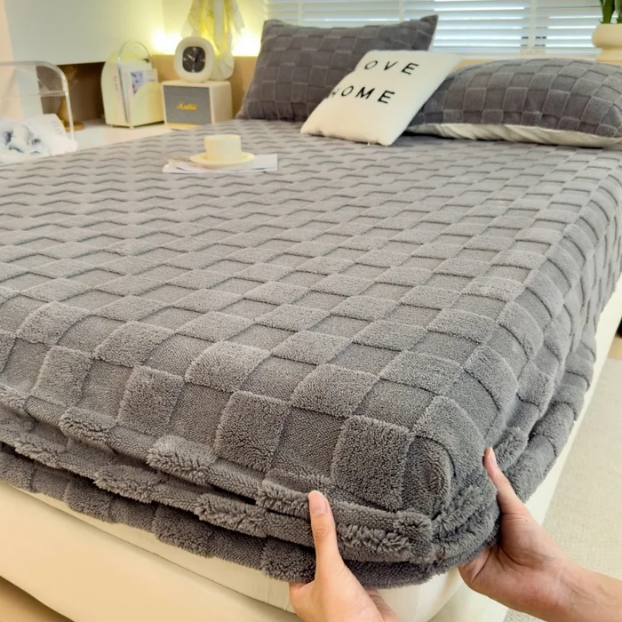 Three-dimensional-Velvet-Bed-Sheet-Thick-Winter-Protective-Woolen-Mattress-Cover-Fitted-Home-Use-Bed-Skirt