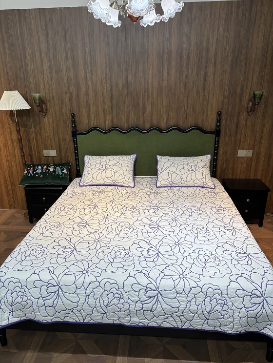 Three-piece-Set-of-Contrasting-Color-Pure-Cotton-Exquisite-Peony-Embroidery-Quilt-and-Bedspread
