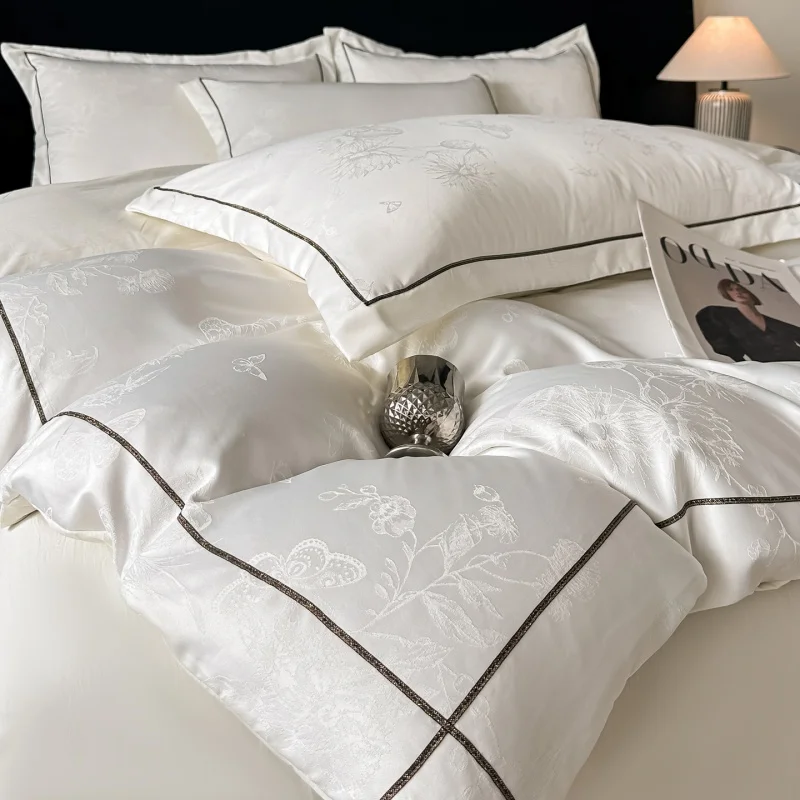Wedding-Bedding-European-Style-Satin-Jacquard-Set-of-4-Pieces-Duvet-Set-Sheet-Set-1